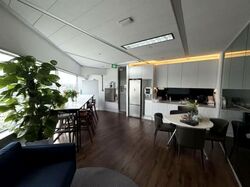Gateway East (D7), Office #639835941